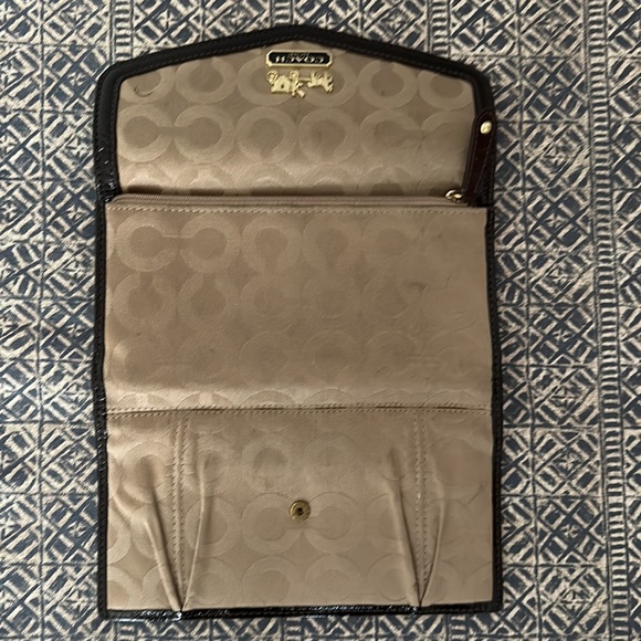 Coach signature Wallet. - Picture 2 of 5